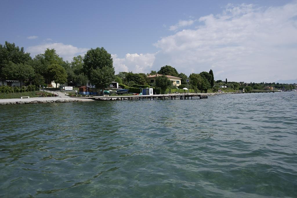Campeggio Delle Rose Moniga del Garda Ngoại thất bức ảnh