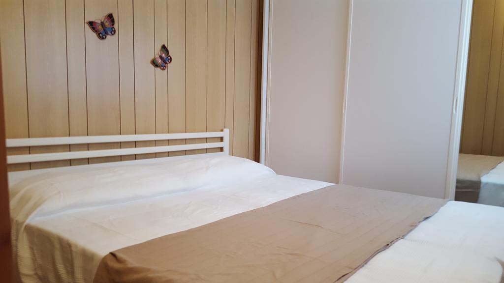 Campeggio Delle Rose Moniga del Garda Ngoại thất bức ảnh